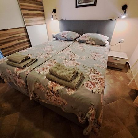 Abba Apartments Малий Лошинь Екстер'єр фото
