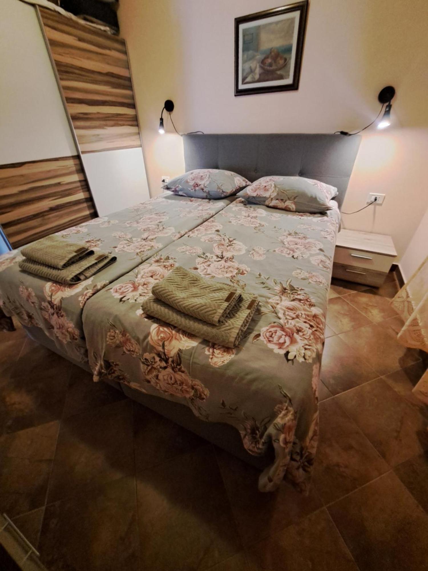 Abba Apartments Малий Лошинь Екстер'єр фото