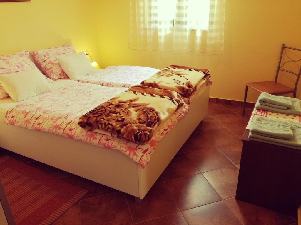 Abba Apartments Малий Лошинь Екстер'єр фото
