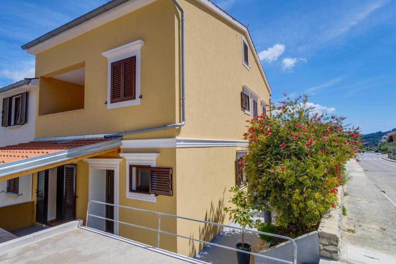 Abba Apartments Малий Лошинь Екстер'єр фото